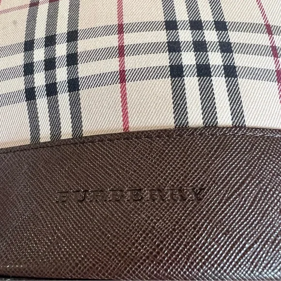 💕PRICE REDUCTION💕 Pre-loved! BURBERRY tote bag. - Picture 2 of 13